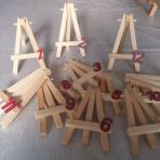 12x mini-chevalets en bois utilisés comme porte menu et pour numéroté les tables